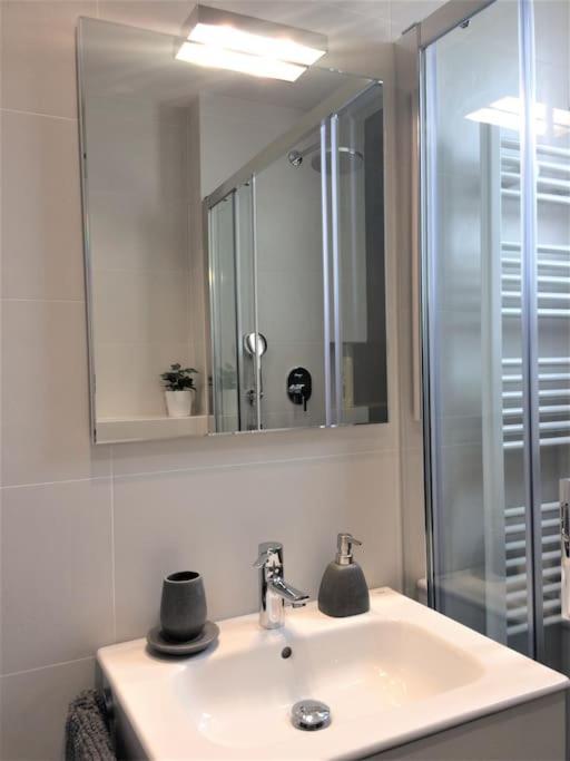 Lovely & Bright Vila Olimpica Beach Apartment Barselona Dış mekan fotoğraf